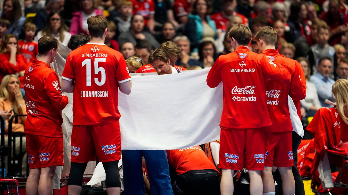 Pc Geht Mitten Im Spiel Einfach Aus Christian Berge: Das Herz! Handball-Trainer bricht mitten im Spiel zusammen